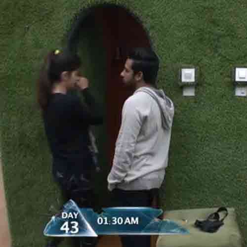 bigg boss 11 puneesh and bandagi locked them in washroom at late night