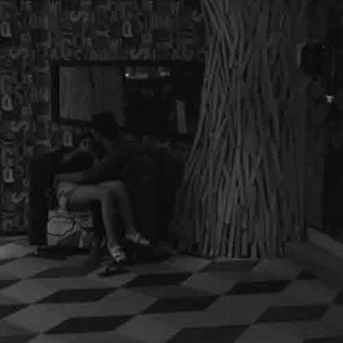 bigg boss 11 puneesh and bandagi locked them in washroom at late night