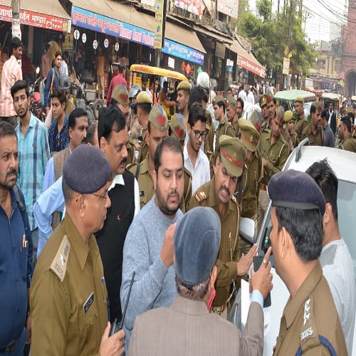 Before the arrival of CM Yogi, broken havoc on meat shops, see photos
