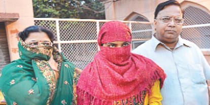 Beating bridesmaid to honeymoon, bridegroom absconding with cash