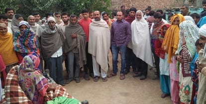 The wife brought to killed her husband, deor was an illicit relationship