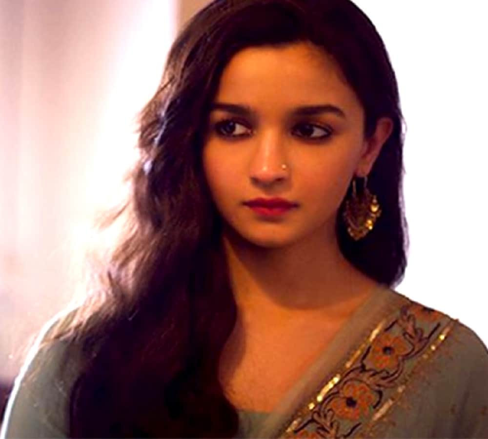 Alia Bhatt celebrating her birthday on Brahmastra set