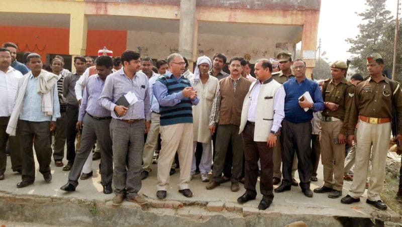 कमिश्नर ने किया धान केंद्र का निरीक्षण