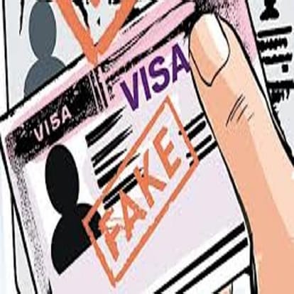 Nigerian got arrested with fake visa in lucknow airport.