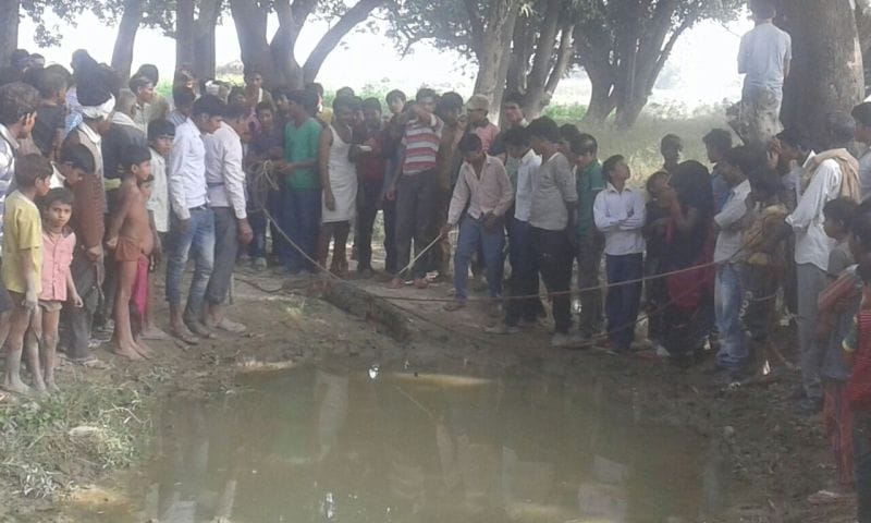 चंदनपुर में ग्रामीणों ने पकड़ा मगरमच्छ