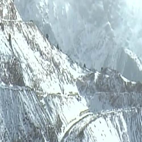 First Snowfall of the Season in jammu and kashmir