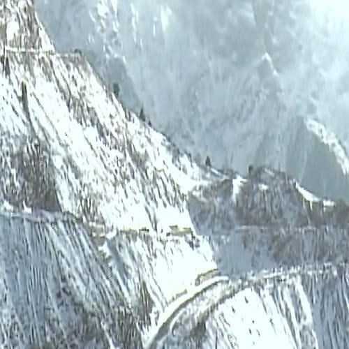 First Snowfall of the Season in jammu and kashmir