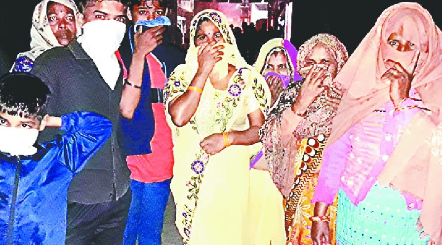 pooth kaas me aasu gas ne rulaaya
