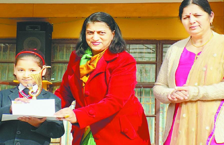 राज्यपाल ने महावीर स्कूल की छात्रा संस्कृति को किया सम्मानित
