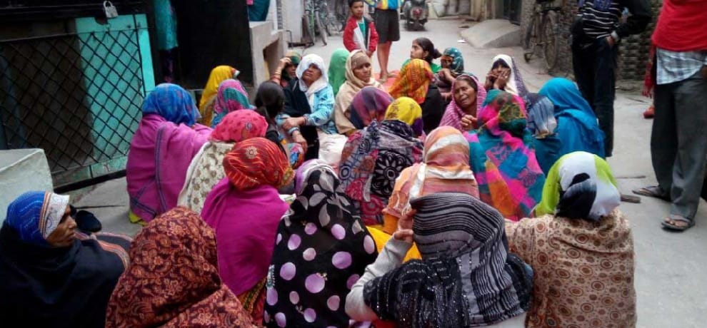 husband wife hung themselves and died in sangam vihar delhi