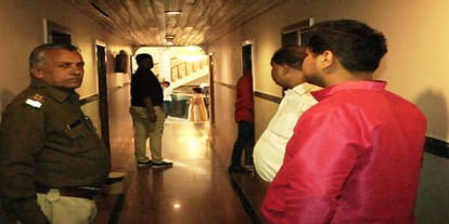 thieves stolen jewellery and cash from a marriage party in kota 