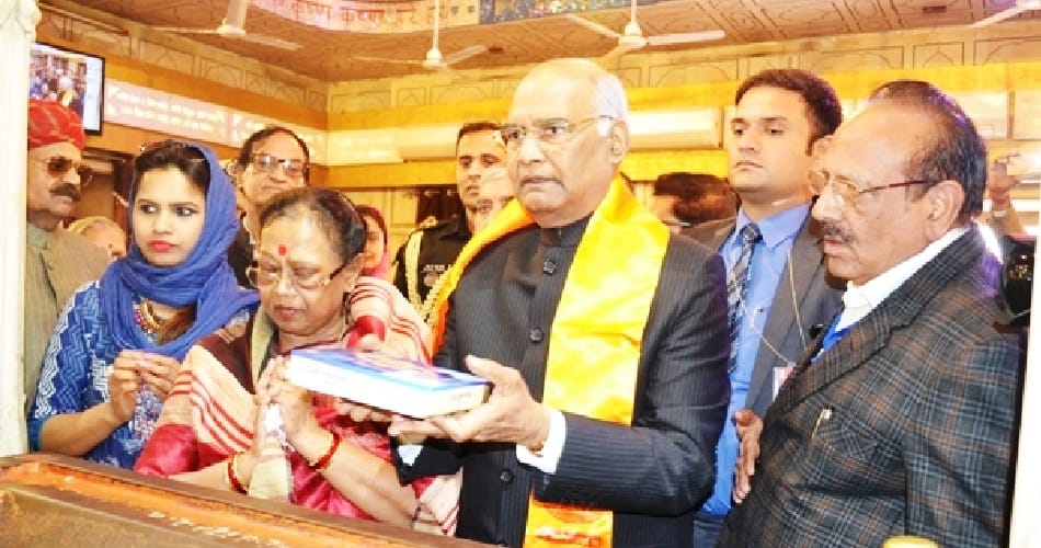 President Ram Nath Kovind prays at Golden Temple
