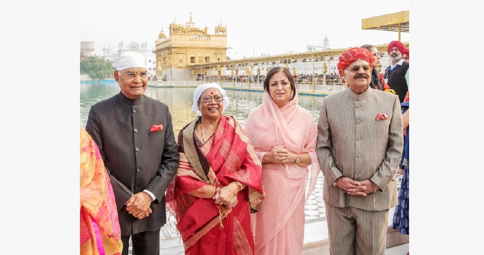 President Ram Nath Kovind prays at Golden Temple