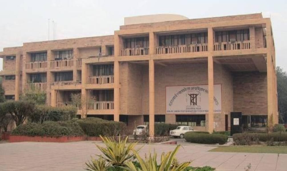 Rashtriya Anusuchit jati Aaayog instruct to investigate in recruitment in KGMU.