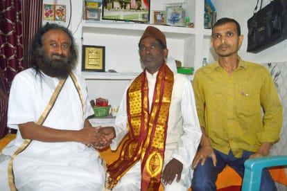 art of living founder reached ayodhya met gopal das