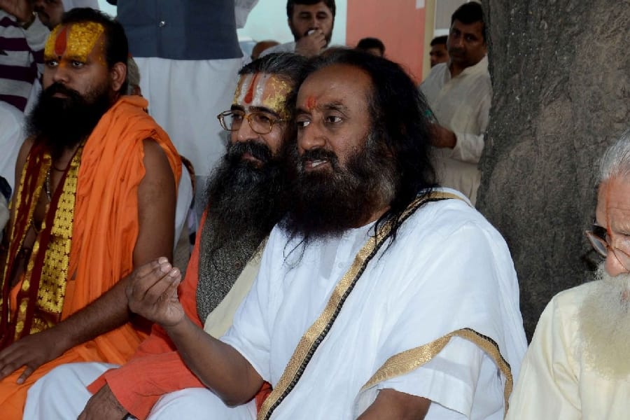 art of living founder reached ayodhya met gopal das