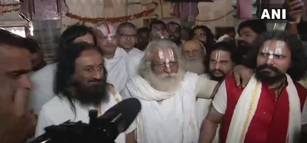 shri shri ravi shankar ayodhya ram lala janmbhumi visit after meeting yogi adityanath 