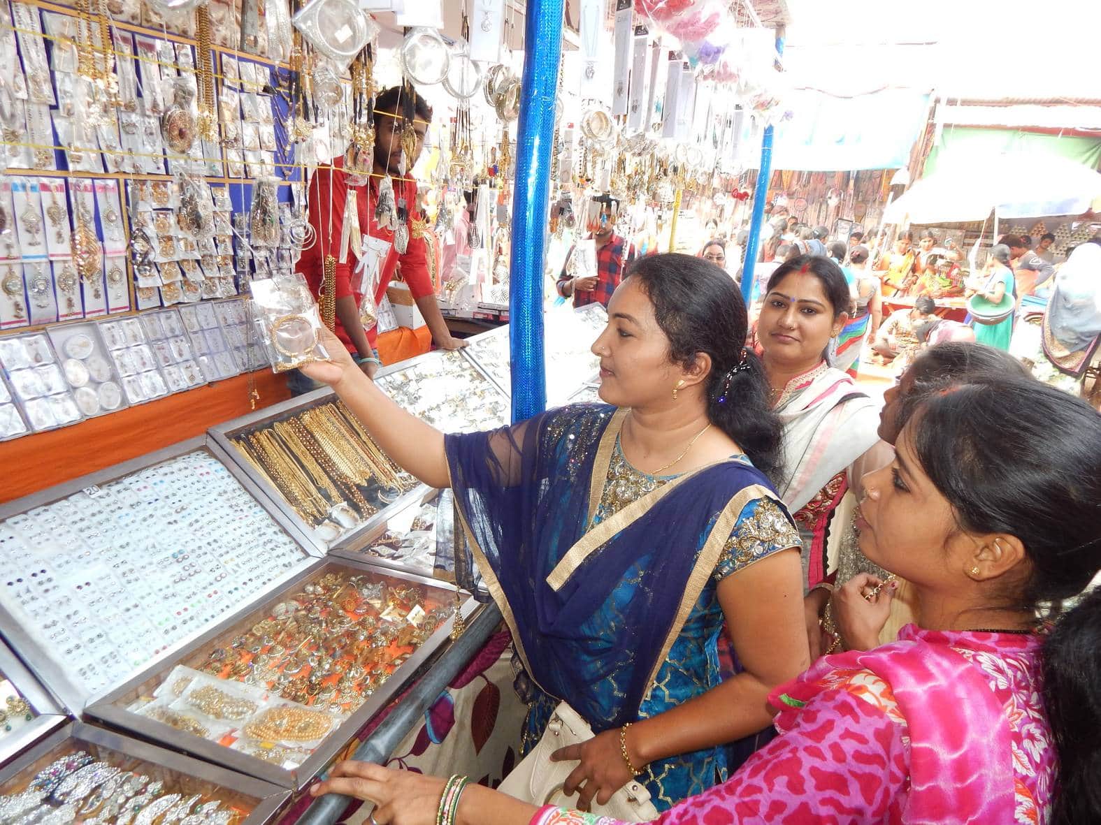 Chaitra Navratri 2023 importance of 16 shringar of an Indian women