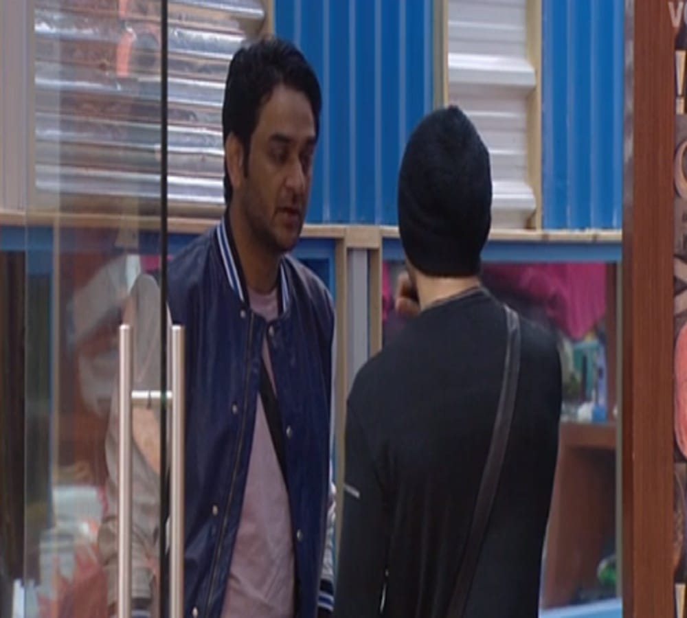 bigg boss 11 priyank and benafsha were on single bed whole night together