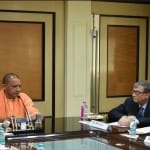 सीएम योगी से वार्ता करते बिल गेट्स