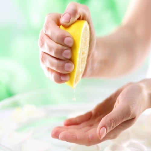 If you want shiny back like actresses than try this lemon trick quickly 