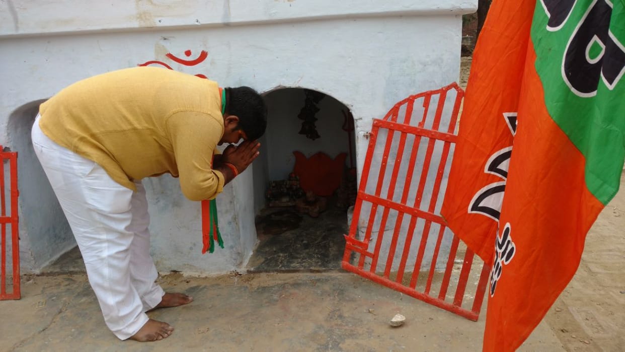 candidate going temple before body election in varanasi