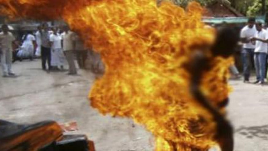 man tried to commit suicide in front cabinet minister's office