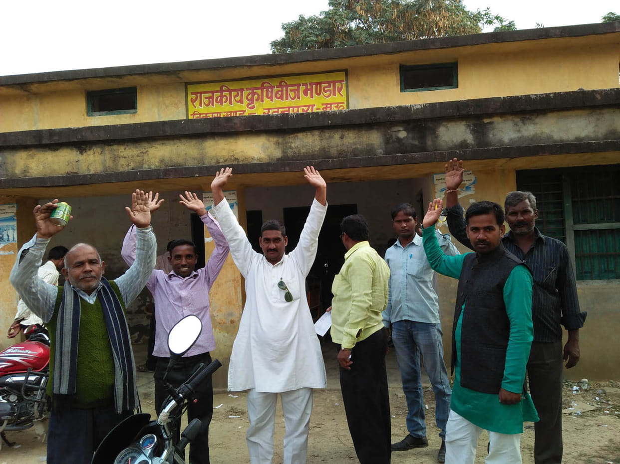 श्राइन बोर्ड के विरोध में आए बरसाना के  सेवायत