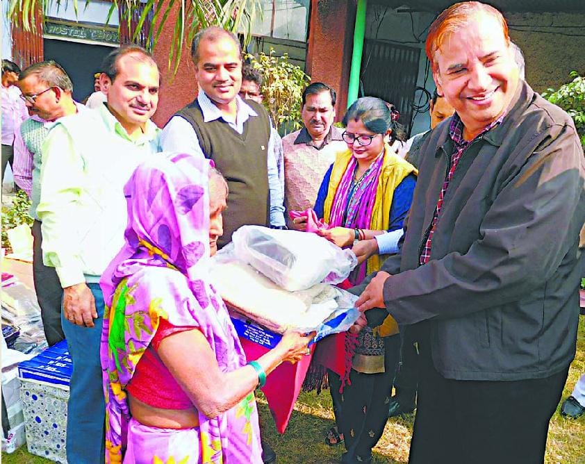 बुजुर्गों के स्वास्थ्य की नियमित जांच कराने के निर्देश