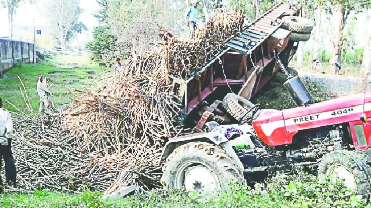 Tractor trolley collided with electric poles in Sanpura. Suggest an edit See also an, edit