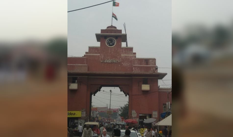 bjp insults tricolor at cm yogi adityanath rally in ghaziabad, hoist bjp flag above tricolor