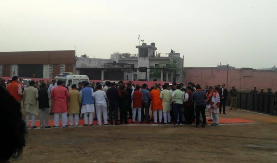 bjp insults tricolor at cm yogi adityanath rally in ghaziabad, hoist bjp flag above tricolor