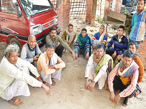 women deadbody found hanging
