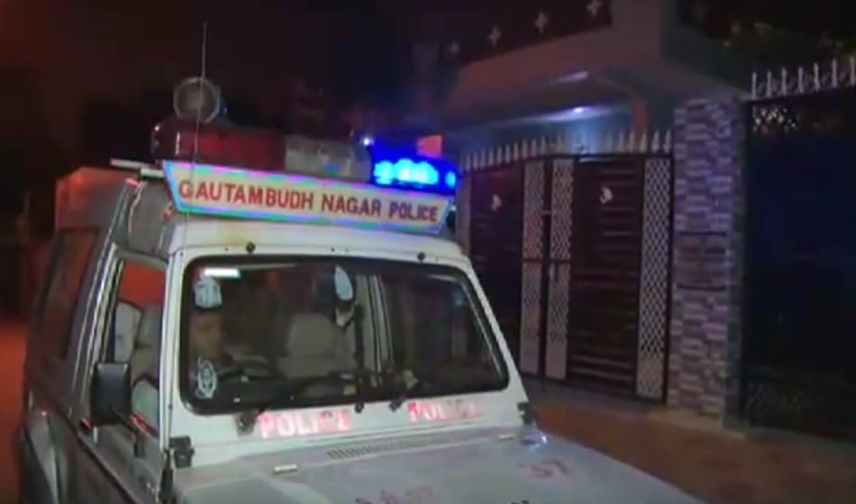 noida father strangles neck of her daughter to death, police suspects honor killing
