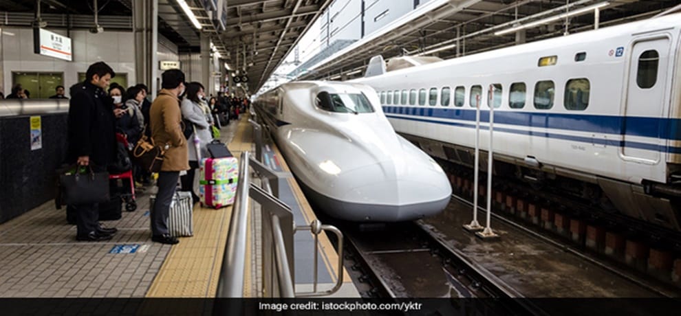 Japan Railway Issues Deep Apology after train Departs 20 Seconds Early