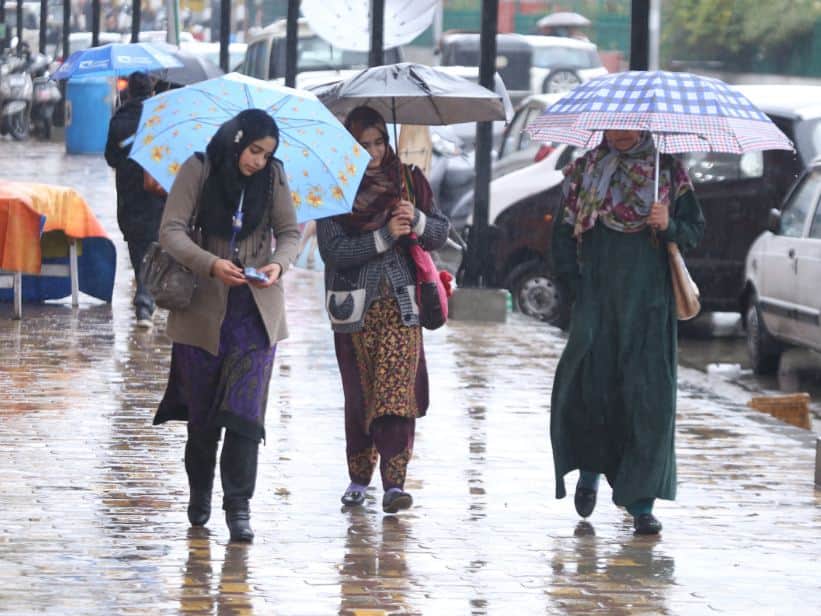  weather in the kashmir valley has changed, Heavy rain today in srinagar