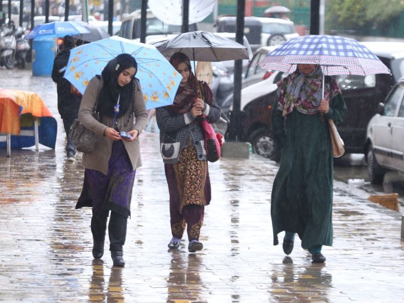  weather in the kashmir valley has changed, Heavy rain today in srinagar