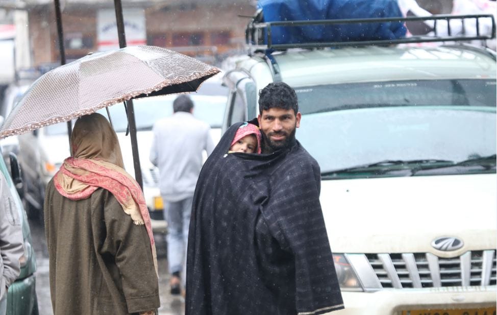  weather in the kashmir valley has changed, Heavy rain today in srinagar