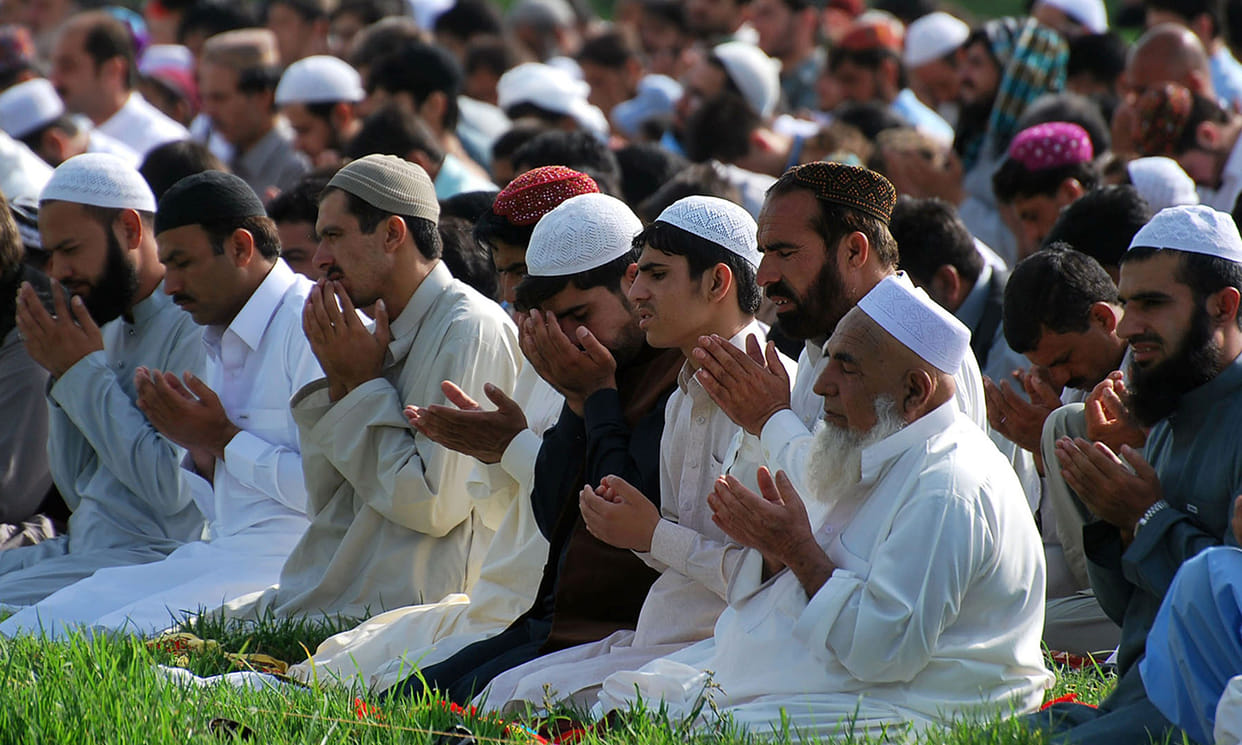this is why do muslims face west direction when praying