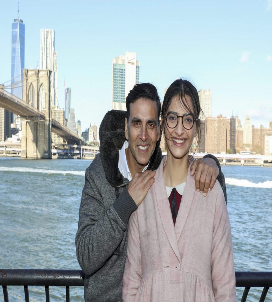 akshay and sonam arrive at new york for padman shooting