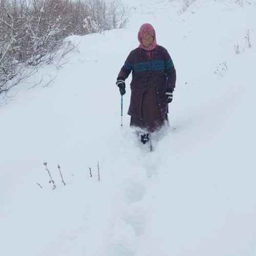 Himachal 3 feet snowfall in rohtang road closed for six months