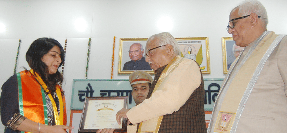 Chancellor Ram Naik given Atul Maheshwari Gold Medal award to shalu chopra in ccsu convocation