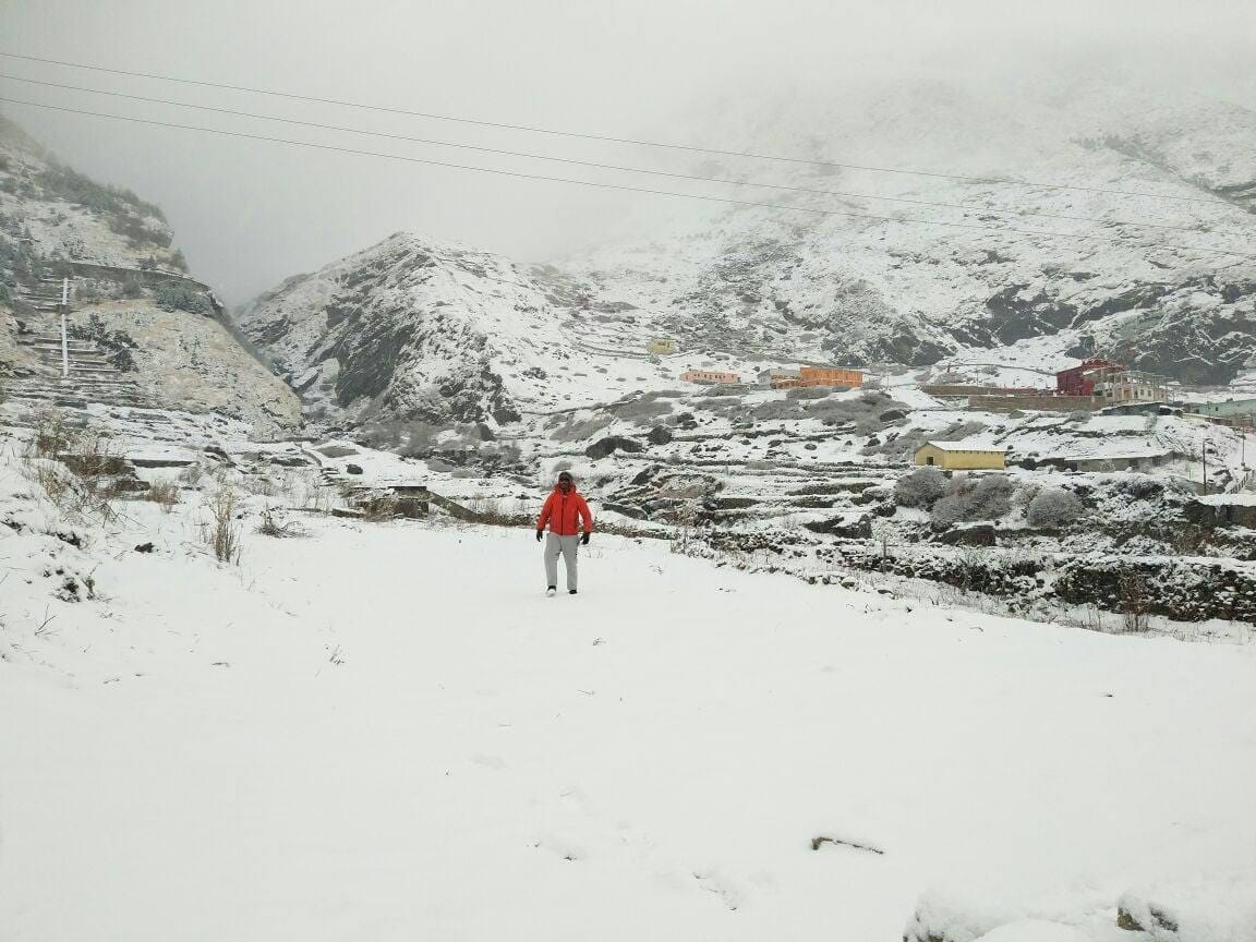 snowfall in badrinath and hemkund sahib photos