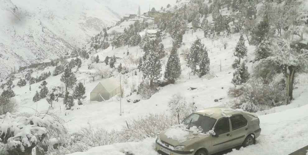 Himachal 3 feet snowfall in rohtang road closed for six months