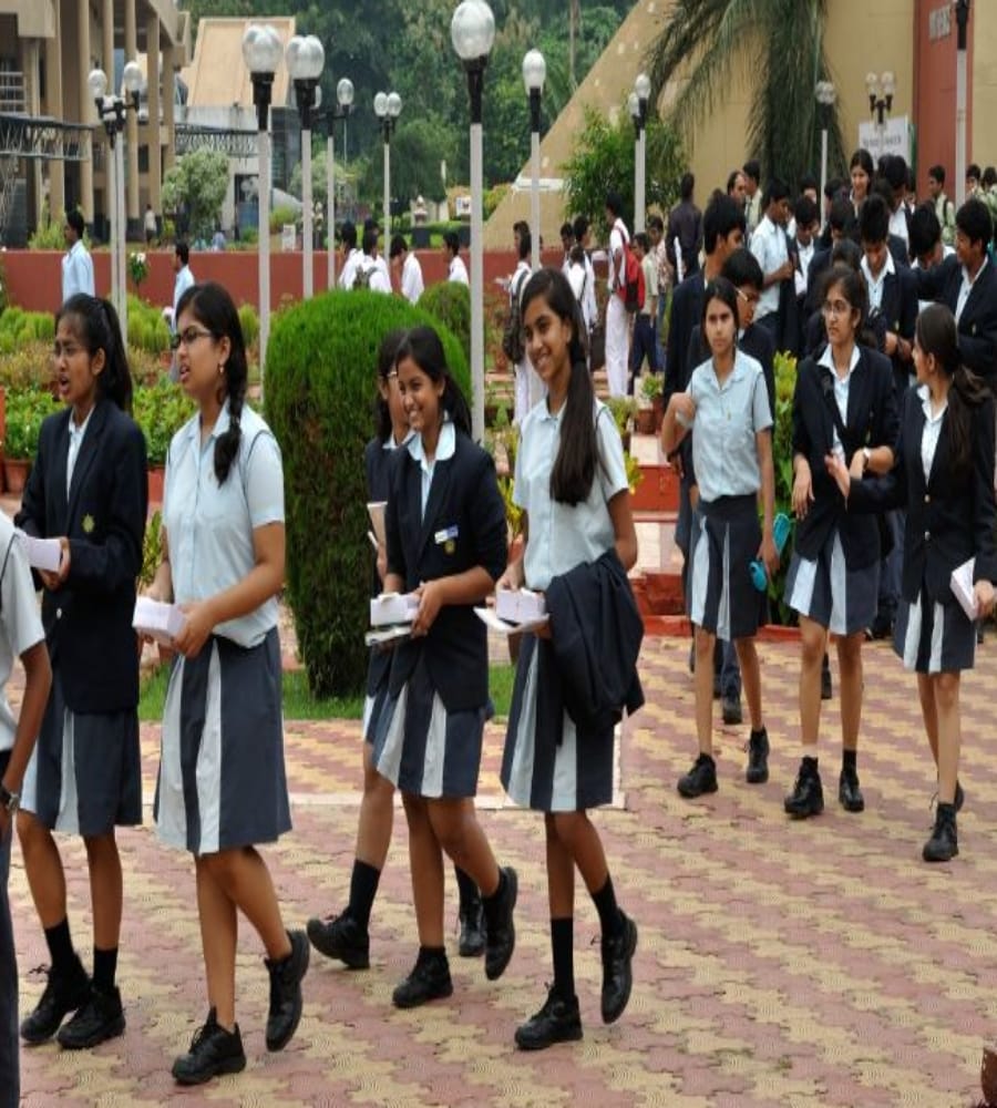 auto rickshaw driver daughter top in gseb ssc exams