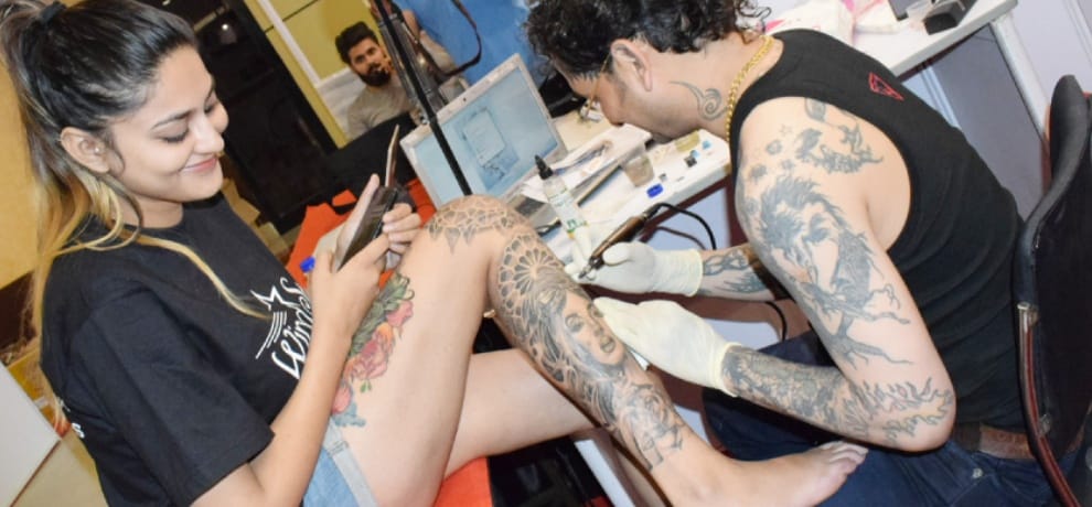 lots of people made tattoo on weekend at tattoo convention