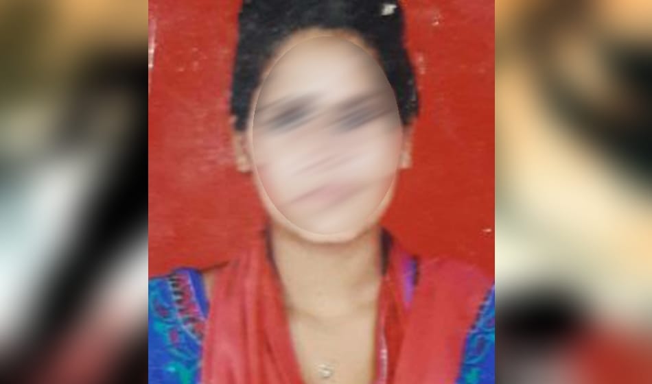 delhi girl dead body found in boy friend room, relatives suspect rape and murder police defers