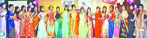 Mrs. Bareilly: Mina and Neha's head decorating crown