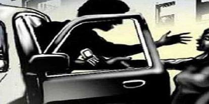 student kidnapped by youths in car in Etah who going for coaching