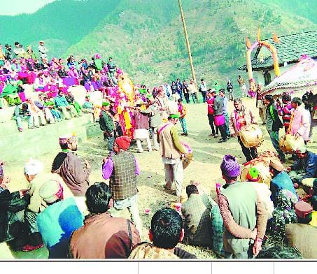 बूढ़ी दिवाली में देव खुडीजल के साथ झूमे देवलु